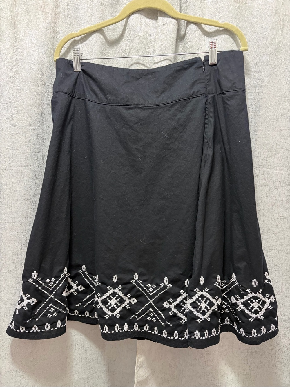 Apostrophe Black Skirt White Embroidered Detailing Sz 12